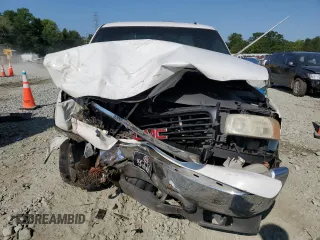 2002 GMC Sierra 1500HD SLE z VIN 1GTGC13U22F117864, wystawiony jako Copart lot #60396074 z przebiegiem Nie podano mil oraz Szkody całkowita. Historia ofert i sprzedaży dostępna na DreamBid. Obrazek 5.