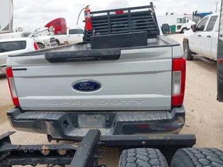 2019 Ford F-250 XL с VIN 1FT7W2B65KEE73554, выставлен на аукционе IAAI как лот 42523527 с пробегом 260 323 миль миль и . История ставок и продаж доступна на DreamBid. Изображение 15.