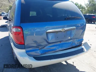 2007 Chrysler Town & Country LWB Limited with VIN 2A4GP64L07R170855, listed as a IAAI auction lot 41626921 with 215,502 mi miles. Bid and sale history available at carsss.com. Image 13.