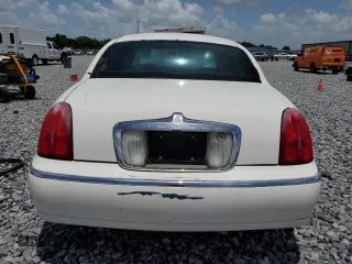 1999 Lincoln Town Car Executive z VIN 1LNHM81WXXY627319, wystawiony jako Copart lot #60830165 z przebiegiem 122 118 mil mil oraz Szkoda całkowita • Salvage title. Historia ofert i sprzedaży dostępna na DreamBid. Obrazek 6.