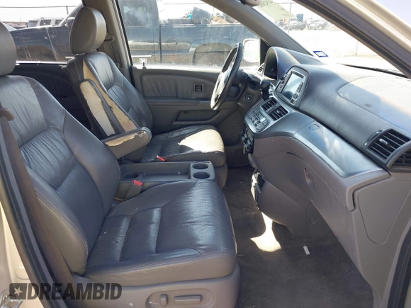 2008 Honda Odyssey Touring with VIN 5FNRL38918B059770, listed as a IAAI auction lot 41920865 with 231,599 mi miles. Bid and sale history available at carsss.com. Image 5.