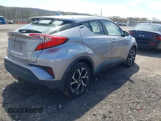 2018 Toyota C-HR XLE z VIN NMTKHMBX5JR046679, wystawiony jako IAAI lot #42068046 z przebiegiem 166 297 mil mil oraz . Historia ofert i sprzedaży dostępna na DreamBid. Obrazek 4.