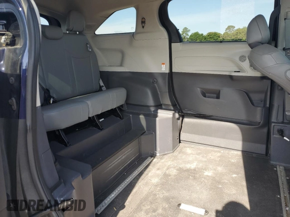 2024 Toyota Sienna XLE with VIN 5TDJSKFC5RS117675, listed as a Copart auction lot 59959235 with 21,541 mi miles and Non repairable. Bid and sale history available at DreamBid. Image 11.