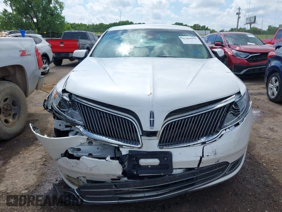2014 Lincoln MKS z VIN 1LNHL9DK7EG601720, wystawiony jako IAAI lot #42464979 z przebiegiem 58 163 mil mil oraz . Historia ofert i sprzedaży dostępna na DreamBid. Obrazek 12.