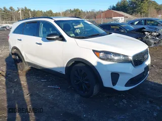 2019 Kia Sorento LX z VIN 5XYPGDA55KG593007, wystawiony jako IAAI lot #41230389 z przebiegiem 72 031 mil mil oraz . Historia ofert i sprzedaży dostępna na DreamBid. Obrazek 1.