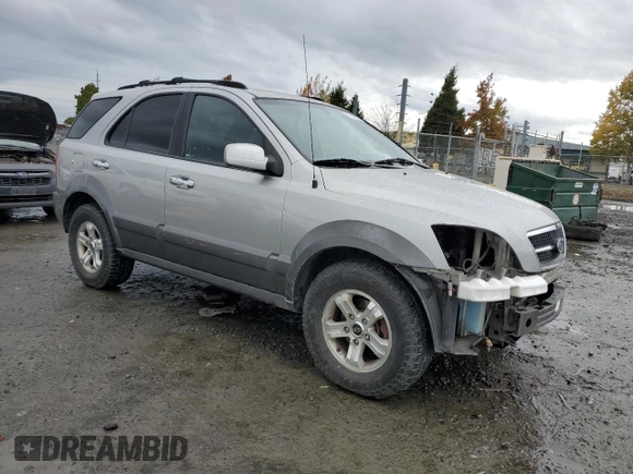 2003 Kia Sorento LX z VIN KNDJC733335030322, wystawiony jako Copart lot #77607974 z przebiegiem 109 777 mil mil oraz Szkoda całkowita • Salvage title. Historia ofert i sprzedaży dostępna na DreamBid. Obrazek 4.