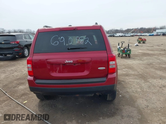 2014 Jeep Patriot Latitude with VIN 1C4NJPFA0ED690182, listed as a IAAI auction lot 41792670 with 91,677 mi miles and . Bid and sale history available at carsss.com. Image 16.