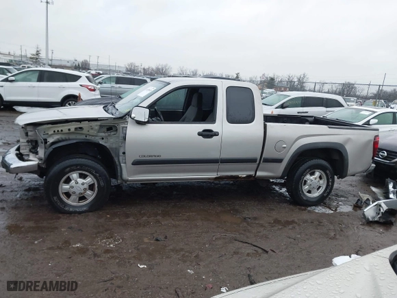 2005 Chevrolet Colorado LS Z71 with VIN 1GCDT196X58226139, listed as a IAAI auction lot 41520635 with 266,274 mi miles. Bid and sale history available at carsss.com. Image 15.