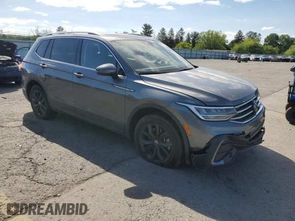 2024 Volkswagen Tiguan SE z VIN 3VVMB7AX3RM078249, wystawiony jako Copart lot #57566155 z przebiegiem 25 713 mil mil oraz Szkoda całkowita • Salvage title. Historia ofert i sprzedaży dostępna na DreamBid. Obrazek 4.