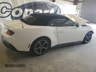 2024 Ford Mustang EcoBoost z VIN 1FAGP8UH6R5121095, wystawiony jako Copart lot #53494795 z przebiegiem 23 521 mil mil oraz Nie do naprawy • Non repairable. Historia ofert i sprzedaży dostępna na DreamBid. Obrazek 3.