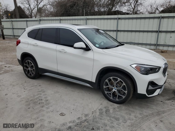 2022 BMW X1 xDrive28i with VIN WBXJG9C06N5U54122, listed as a Copart auction lot 45427915 with 46,803 mi miles and Salvage Title. Bid and sale history available at carsss.com. Image 4.