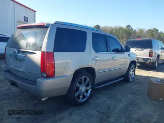 2008 Cadillac Escalade with VIN 1GYEC63808R179529, listed as a IAAI auction lot 41217012 with 244,299 mi miles. Bid and sale history available at carsss.com. Image 4.