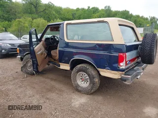 1990 Ford Bronco Custom с VIN 1FMEU15H0LLB25514, выставлен на аукционе IAAI как лот 42366593 с пробегом 75 762 миль миль и . История ставок и продаж доступна на DreamBid. Изображение 3.