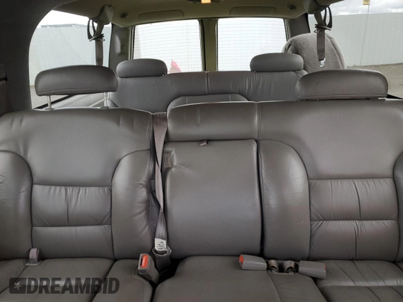 1999 GMC Suburban z VIN 1GKFK16R0XJ772880, wystawiony jako Copart lot #46986325 z przebiegiem 237 921 mil mil oraz Czysty tytuł • Clean title. Historia ofert i sprzedaży dostępna na DreamBid. Obrazek 10.