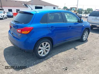 2015 Mitsubishi Outlander ES z VIN 4A4AR3AW9FE050253, wystawiony jako IAAI lot #42470828 z przebiegiem 91 875 mil mil oraz . Historia ofert i sprzedaży dostępna na DreamBid. Obrazek 4.