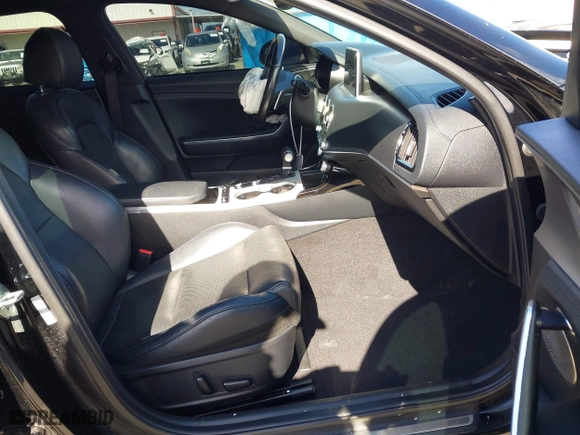 2018 Kia Stinger GT1 with VIN KNAE45LC4J6035780, listed as a IAAI auction lot 41560394 with 86,312 mi miles. Bid and sale history available at carsss.com. Image 5.