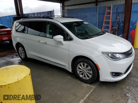 2017 Chrysler Pacifica Touring L z VIN 2C4RC1BG0HR642766, wystawiony jako Copart lot #56853675 z przebiegiem 142 174 mil mil oraz Czysty tytuł • Clean title. Historia ofert i sprzedaży dostępna na DreamBid. Obrazek 4.