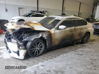 2020 BMW 3 Series 330i z VIN 3MW5R1J01L8B23586, wystawiony jako Copart lot #44905935 z przebiegiem Nie podano mil oraz Szkoda całkowita • Salvage title. Historia ofert i sprzedaży dostępna na DreamBid. Obrazek 1.