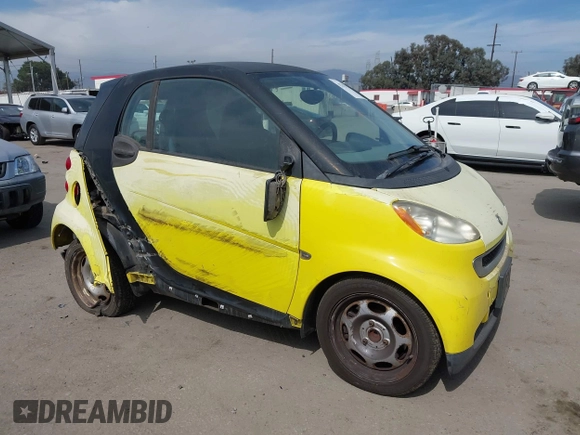 2010 Smart fortwo Pure z VIN WMEEJ3BA2AK365443, wystawiony jako IAAI lot #42293722 z przebiegiem 88 076 mil mil oraz . Historia ofert i sprzedaży dostępna na DreamBid. Obrazek 1.