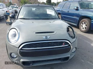 2017 MINI Convertible Cooper S z VIN WMWWG9C36H3C81439, wystawiony jako IAAI lot #41480915 z przebiegiem 64 104 mil mil oraz . Historia ofert i sprzedaży dostępna na DreamBid. Obrazek 13.