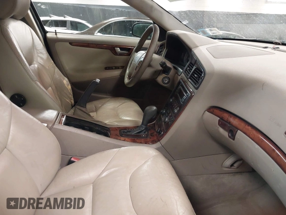2005 Volvo V70 with VIN YV1SW640552499033, listed as a IAAI auction lot 42084472 with 149,567 mi miles. Bid and sale history available at carsss.com. Image 5.