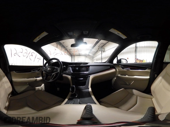 2019 Cadillac XT5 Premium Luxury AWD z VIN 1GYKNFRSXKZ189590, wystawiony jako IAAI lot #41316561 z przebiegiem 98 755 mil mil oraz . Historia ofert i sprzedaży dostępna na DreamBid. Obrazek 20.