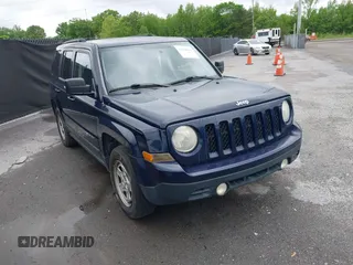 2014 Jeep Patriot Altitude z VIN 1C4NJPBA0ED585356, wystawiony jako IAAI lot #41601154 z przebiegiem 169 333 mil mil oraz . Historia ofert i sprzedaży dostępna na DreamBid. Obrazek 1.