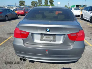 2009 BMW 3 Series 328i z VIN WBAPH57559NL76941, wystawiony jako IAAI lot #42304631 z przebiegiem 118 985 mil mil oraz . Historia ofert i sprzedaży dostępna na DreamBid. Obrazek 16.