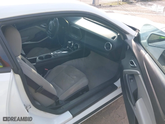 2019 Chevrolet Camaro 1LT with VIN 1G1FB1RS8K0158029, listed as a IAAI auction lot 41039740 with 141,172 mi miles. Bid and sale history available at carsss.com. Image 5.