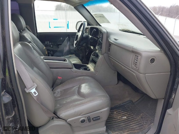 2003 Chevrolet Silverado 1500 LS with VIN 1GCEK19TX3E175978, listed as a IAAI auction lot 41696323 with 160,989 mi miles. Bid and sale history available at carsss.com. Image 5.