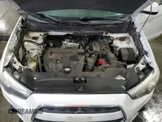 2014 Mitsubishi Outlander SE z VIN 4A4AR4AU6EE026656, wystawiony jako Copart lot #52806745 z przebiegiem 177 933 mil mil oraz Szkoda całkowita • Salvage title. Historia ofert i sprzedaży dostępna na DreamBid. Obrazek 13.