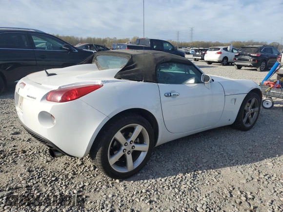 2008 Pontiac Solstice z VIN 1G2MC35B18Y124560, wystawiony jako Copart lot #49916045 z przebiegiem 176 918 mil mil oraz Szkoda całkowita • Salvage title. Historia ofert i sprzedaży dostępna na DreamBid. Obrazek 3.