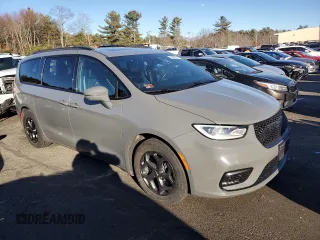 2021 Chrysler Pacifica Hybrid Limited with VIN 2C4RC1S73MR517853, listed as a Copart auction lot 88283675 with 27,900 mi miles and Salvage title. Bid and sale history available at DreamBid. Image 4.