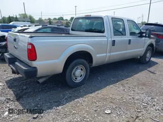 2011 Ford F-250 XL z VIN 1FT7W2A6XBEA63592, wystawiony jako IAAI lot #42475317 z przebiegiem 68 000 mil mil oraz . Historia ofert i sprzedaży dostępna na DreamBid. Obrazek 4.