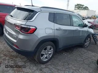 2022 Jeep Compass Latitude with VIN 3C4NJCBB9NT192399, listed as a IAAI auction lot 41598989 with 48,223 mi miles and . Bid and sale history available at carsss.com. Image 4.