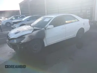 2002 Toyota Camry LE z VIN JTDBE32K120093737, wystawiony jako IAAI lot #41214245 z przebiegiem Nie podano mil oraz . Historia ofert i sprzedaży dostępna na DreamBid. Obrazek 2.