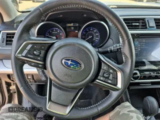 2018 Subaru Outback Premium z VIN 4S4BSAFC6J3328092, wystawiony jako IAAI lot #42566461 z przebiegiem 63 226 mil mil oraz . Historia ofert i sprzedaży dostępna na DreamBid. Obrazek 12.