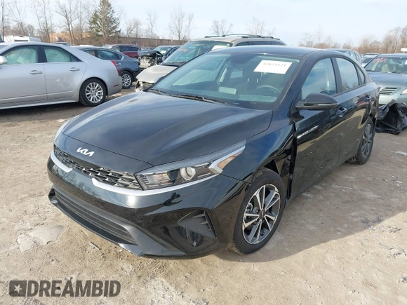 2024 Kia Forte LXS z VIN 3KPF24AD5RE840129, wystawiony jako IAAI lot #41824131 z przebiegiem 4 705 mil mil oraz . Historia ofert i sprzedaży dostępna na DreamBid. Obrazek 2.