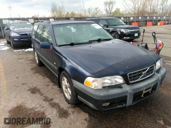 1999 Volvo V70 XC with VIN YV1LZ56D7X2617138, listed as a IAAI auction lot 41906507 with 157,817 mi miles. Bid and sale history available at carsss.com. Image 1.