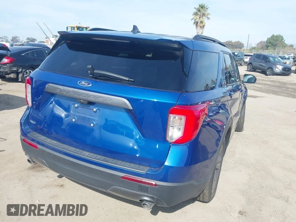 2023 Ford Explorer XLT with VIN 1FMSK7DH9PGA46015, listed as a IAAI auction lot 41593747 with 40,100 mi miles. Bid and sale history available at carsss.com. Image 4.