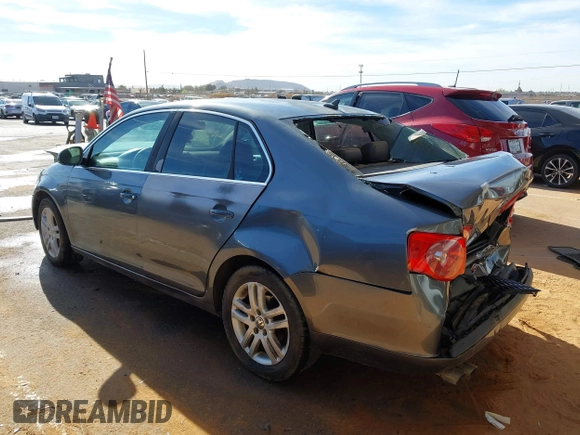 2007 Volkswagen Jetta 2.5 z VIN 3VWRF71K37M101410, wystawiony jako IAAI lot #41863276 z przebiegiem 195 616 mil mil oraz . Historia ofert i sprzedaży dostępna na DreamBid. Obrazek 3.