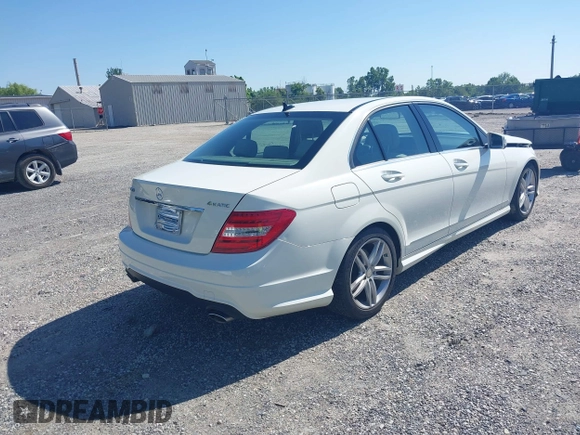2012 Mercedes-Benz C 300 Sport с VIN WDDGF8BB8CA691471, выставлен на аукционе IAAI как лот 42621659 с пробегом 96 945 миль миль и . История ставок и продаж доступна на DreamBid. Изображение 4.