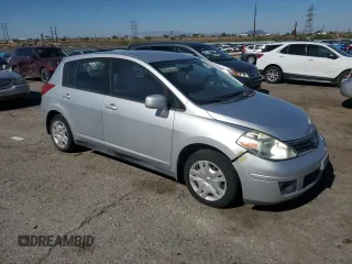 2010 Nissan Versa S z VIN 3N1BC1CP4AL380966, wystawiony jako Copart lot #66180935 z przebiegiem 166 770 mil mil oraz Czysty tytuł • Clean title. Historia ofert i sprzedaży dostępna na DreamBid. Obrazek 4.