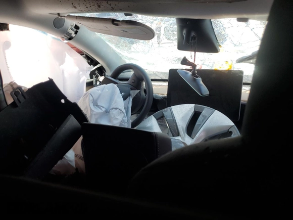 2023 Tesla Model Y Long Range z VIN 7SAYGDEE3PA077841, wystawiony jako Copart lot #54535215 z przebiegiem Nie podano mil oraz Szkoda całkowita • Salvage title. Historia ofert i sprzedaży dostępna na DreamBid. Obrazek 8.