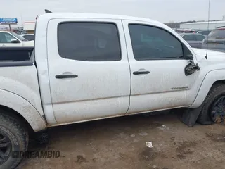 2015 Toyota Tacoma z VIN 5TFLU4EN5FX118378, wystawiony jako IAAI lot #41609943 z przebiegiem 121 640 mil mil oraz . Historia ofert i sprzedaży dostępna na DreamBid. Obrazek 13.