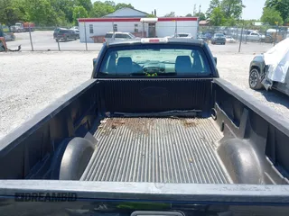 2006 Ford F-150 XL z VIN 1FTRF12266NA93922, wystawiony jako IAAI lot #42297444 z przebiegiem 189 094 mil mil oraz . Historia ofert i sprzedaży dostępna na DreamBid. Obrazek 8.