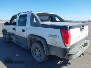 2003 Chevrolet Avalanche with VIN 3GNEK13TX3G263258, listed as a IAAI auction lot 41861349 with 200,892 mi miles. Bid and sale history available at carsss.com. Image 3.