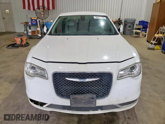 2015 Chrysler 300 Limited z VIN 2C3CCAAG8FH875874, wystawiony jako Copart lot #58258245 z przebiegiem 166 102 mil mil oraz Szkoda całkowita • Salvage title. Historia ofert i sprzedaży dostępna na DreamBid. Obrazek 5.