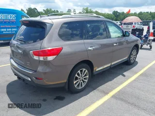 2014 Nissan Pathfinder SV z VIN 5N1AR2MMXEC639636, wystawiony jako IAAI lot #42475668 z przebiegiem 184 578 mil mil oraz . Historia ofert i sprzedaży dostępna na DreamBid. Obrazek 4.
