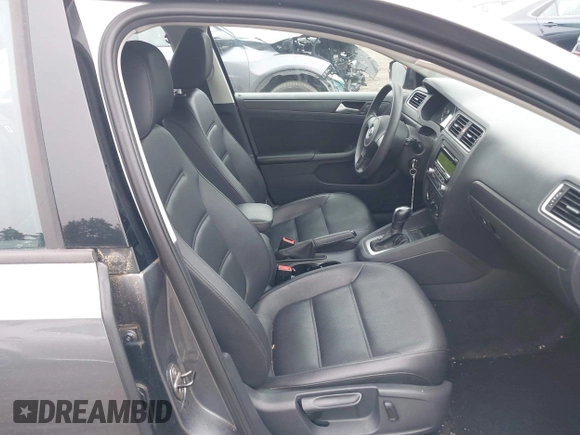 2014 Volkswagen Jetta SE with VIN 3VWD07AJ7EM239807, listed as a IAAI auction lot 42457159 with 72,637 mi miles and . Bid and sale history available at DreamBid. Image 5.